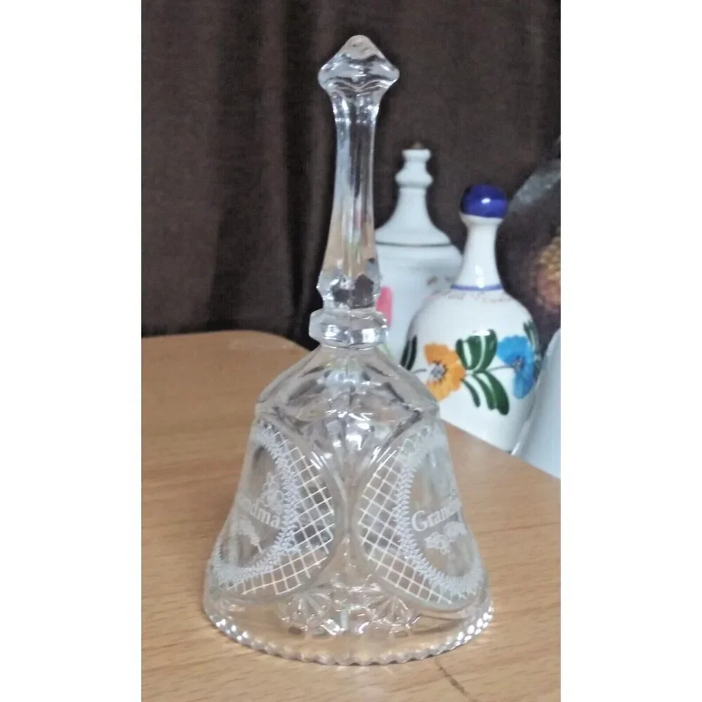 1994 Artmark Chicago Crystal Glass Bell Grandma Fills The World With Love 5.5